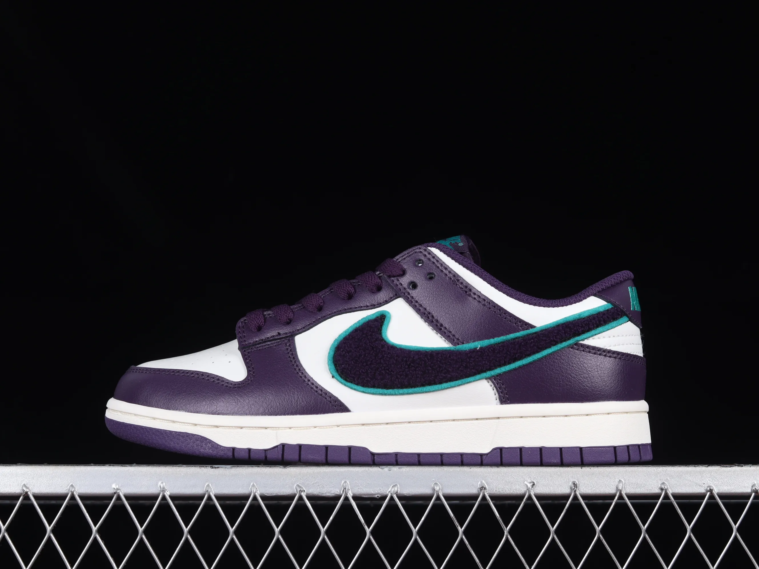 All categories Nk SB Dunk series Nk SB Dunk Low low-top sneakers F version Nk SB Dunk Low "Chenille Swoosh" Chenille SB low-top sports and leisure sneakers DQ7683-100